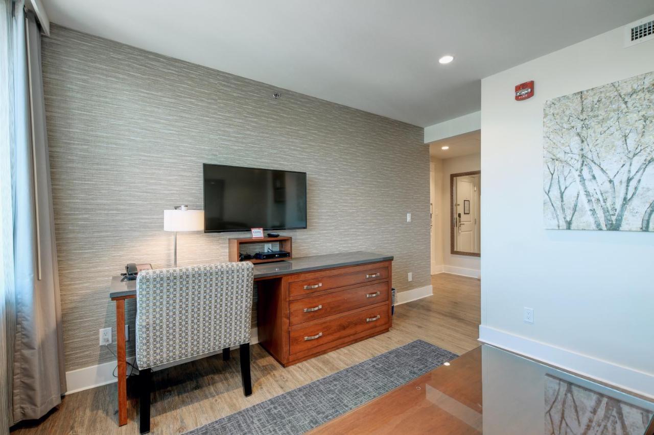 King Suite with City View