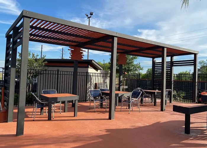 La Quinta By Wyndham Victoria - South